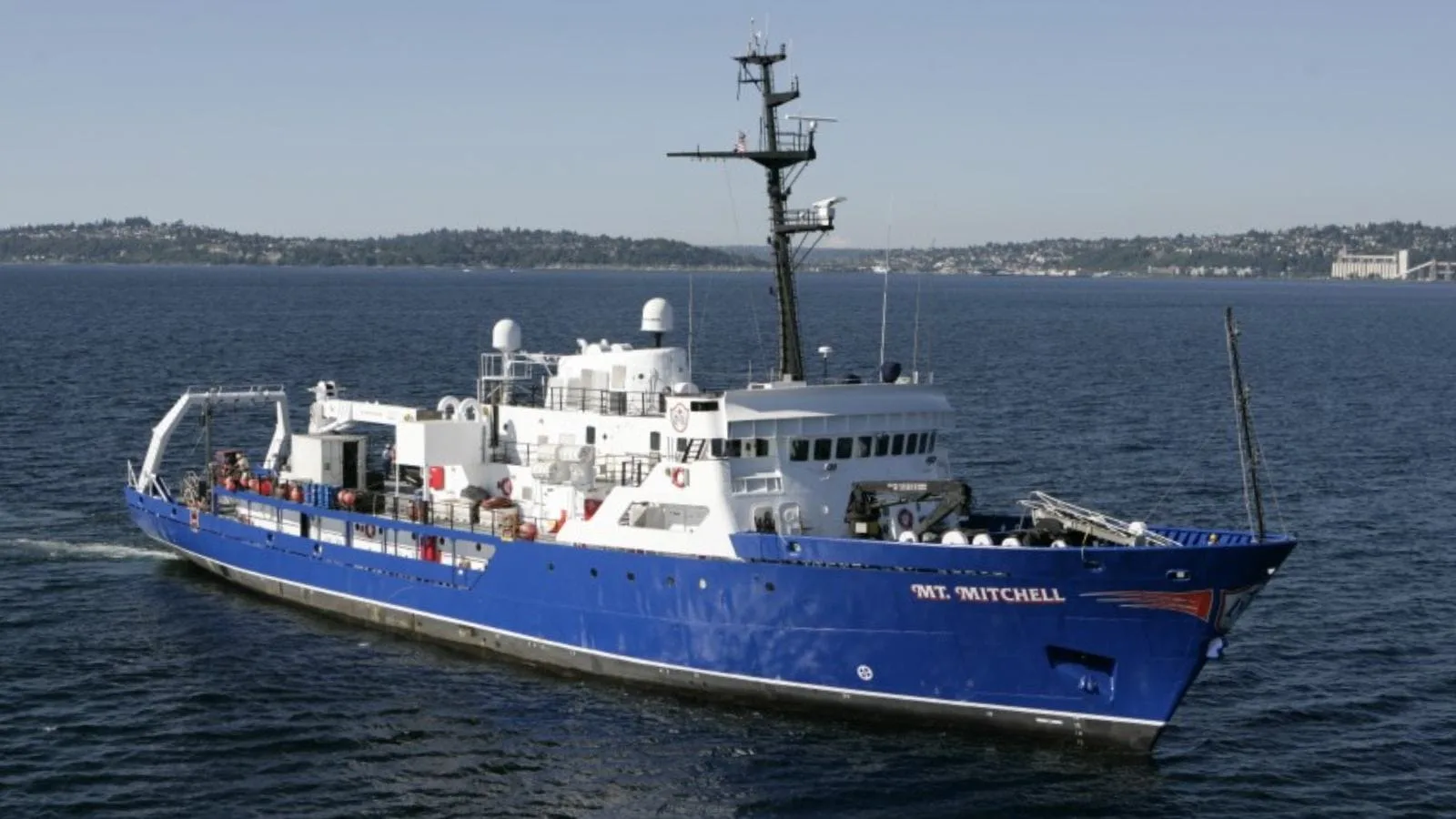 La Armada de Uruguay adquiere buque hidrográfico Mt. Mitchell de EE.UU. para impulsar investigación científica