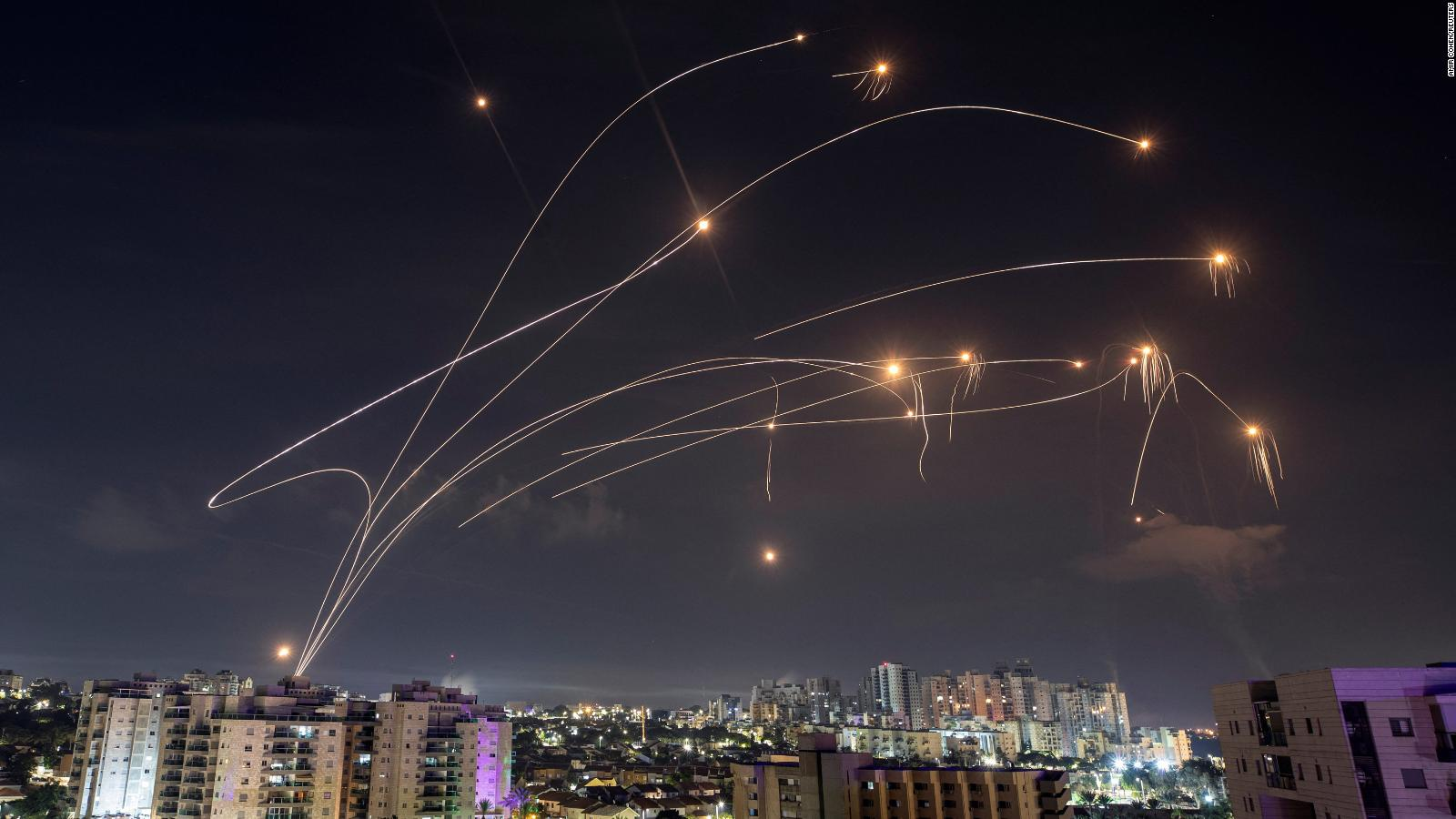 Los aliados de Irán en Irak atacaron a Israel y crece el temor por una guerra más amplia en la región