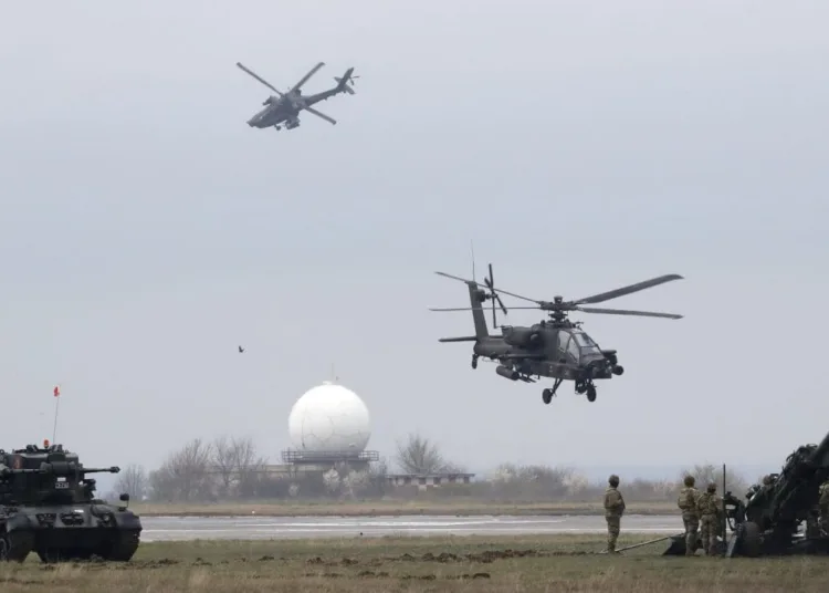 Two Apache attack helicopters belonging to the US land forces from 101st American Airborne Division in action during a demonstrative exercise held at Mihail Kogalniceanu NATO air-base near Constanta city, Romania, March 31, 2023. Photo: EPA-EFE/Robert Ghement