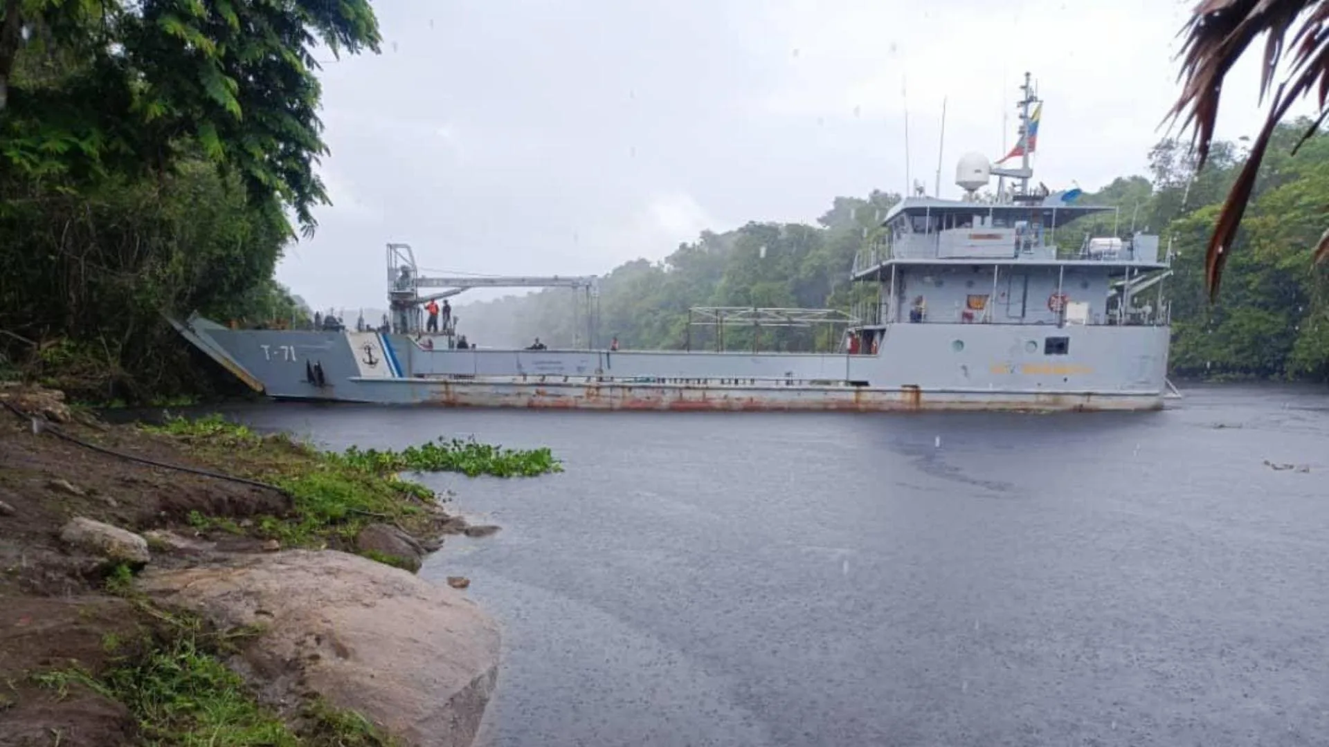 Venezuela despliega buque y avanza obras de infraestructura en zona en disputa con Guyana