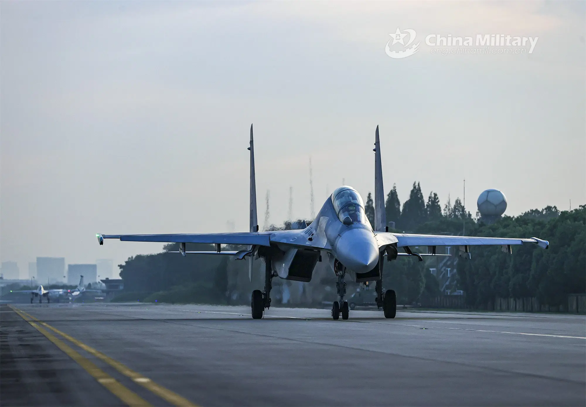 Taiwán reporta incursiones de aviones y buques de guerra chinos en su zona de defensa aérea