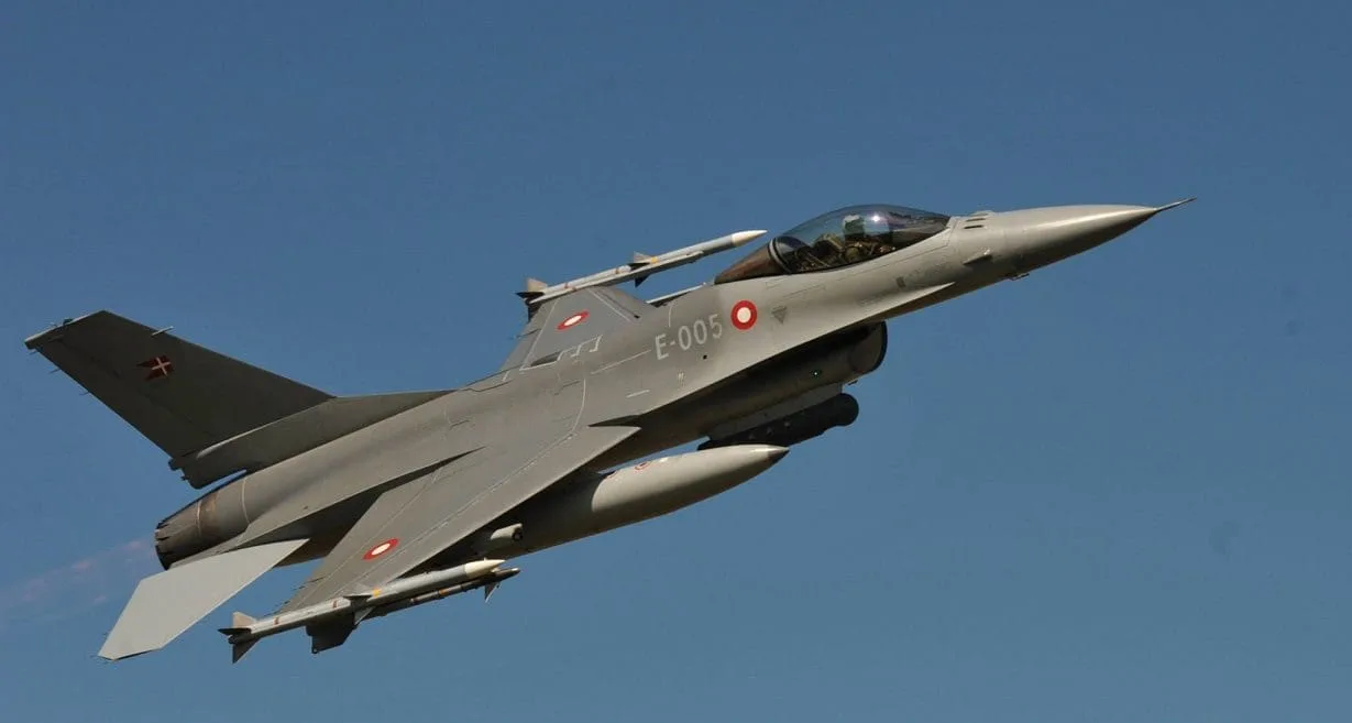 Rusia ataca bases aéreas ucranianas ante la llegada de los F-16