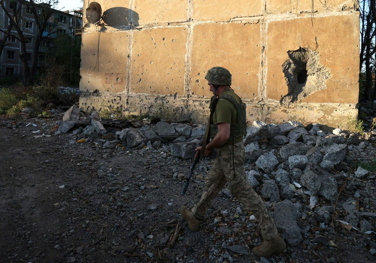 Rusia logra tomar más territorio ucraniano en Donetsk, desatando especulaciones sobre una entrega de tierras por parte de Ucrania