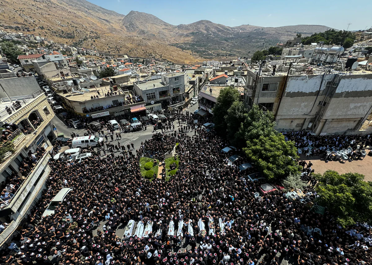 Israel responde a Hezbolá con ataques en el Líbano, alertando por una guerra total en Medio Oriente