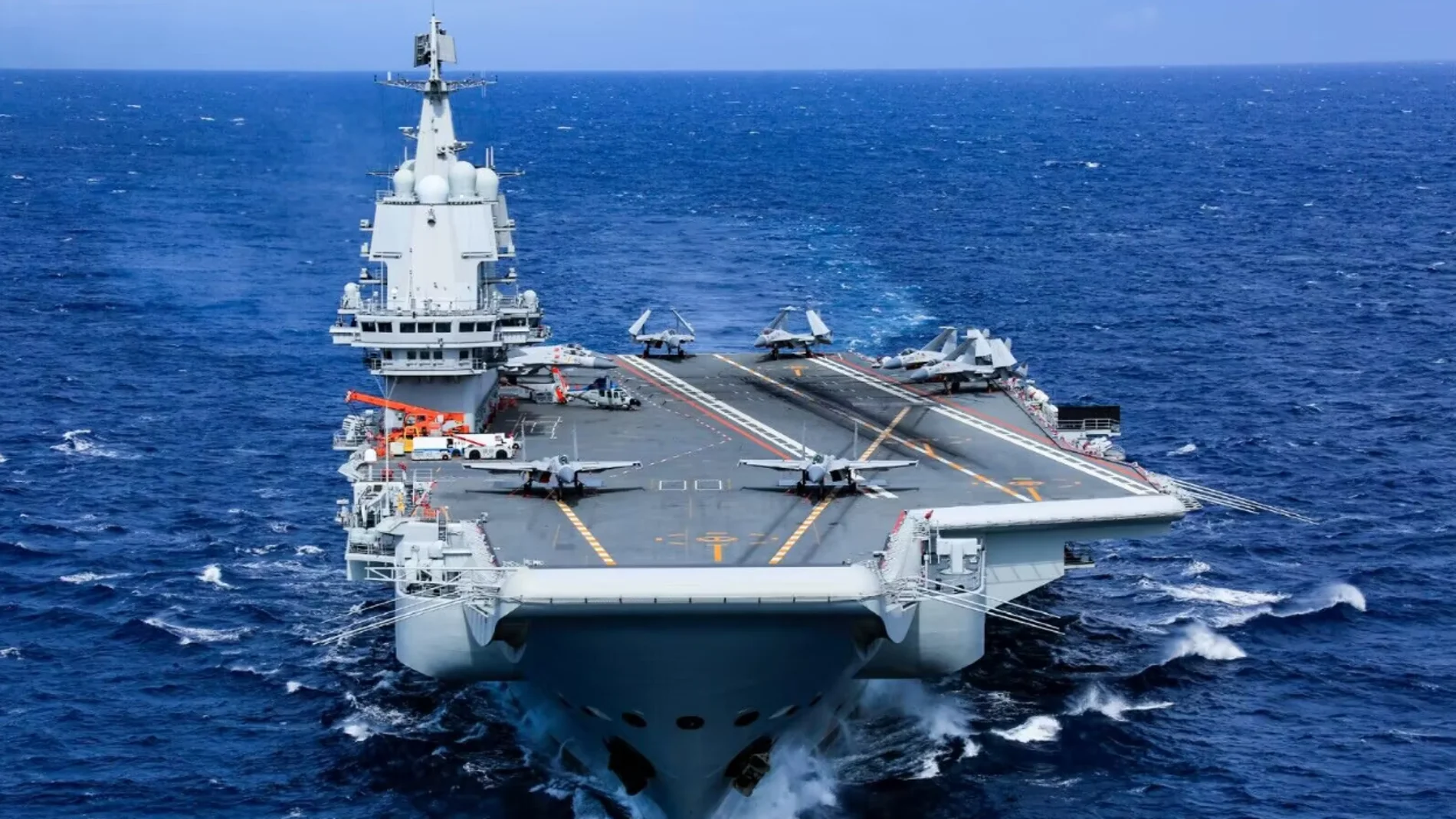 China despliega el portaaviones Shandong cerca de aguas filipinas durante ejercicios militares estadounidenses RIMPAC