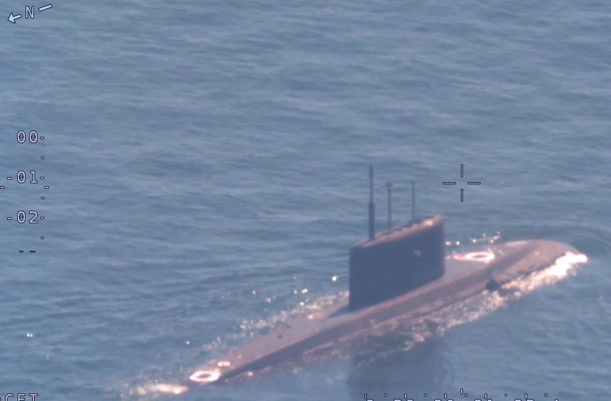 Imágenes muestran a un avión de combate portugués siguiendo a un submarino de ataque ruso en el Mar Báltico