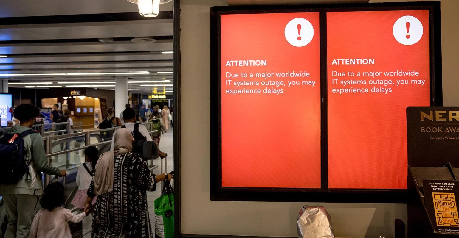 Caos global por la caída del servicio informático de la firma de ciberseguridad CrowdStrike