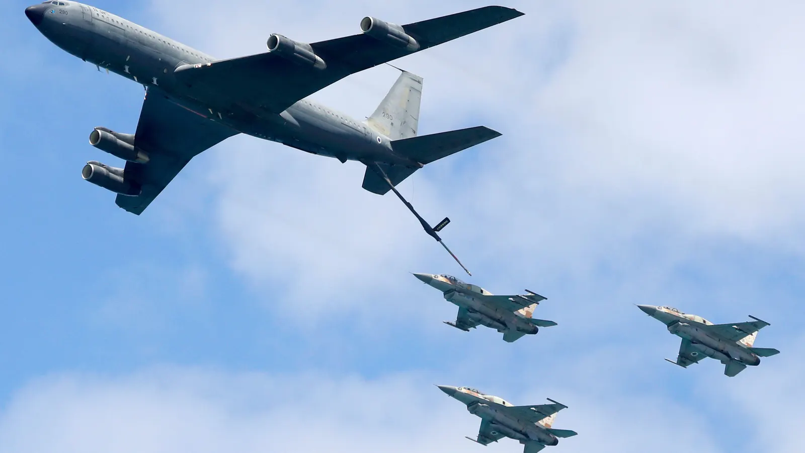 En medio de tensiones por las potenciales represalias de Irán, Israel busca demostrar sus capacidades aéreas