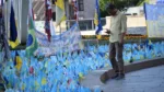 Hombre en el monumento de caídos en el Maidán Kiev, Ucrania - Alejo Sanchez Piccat