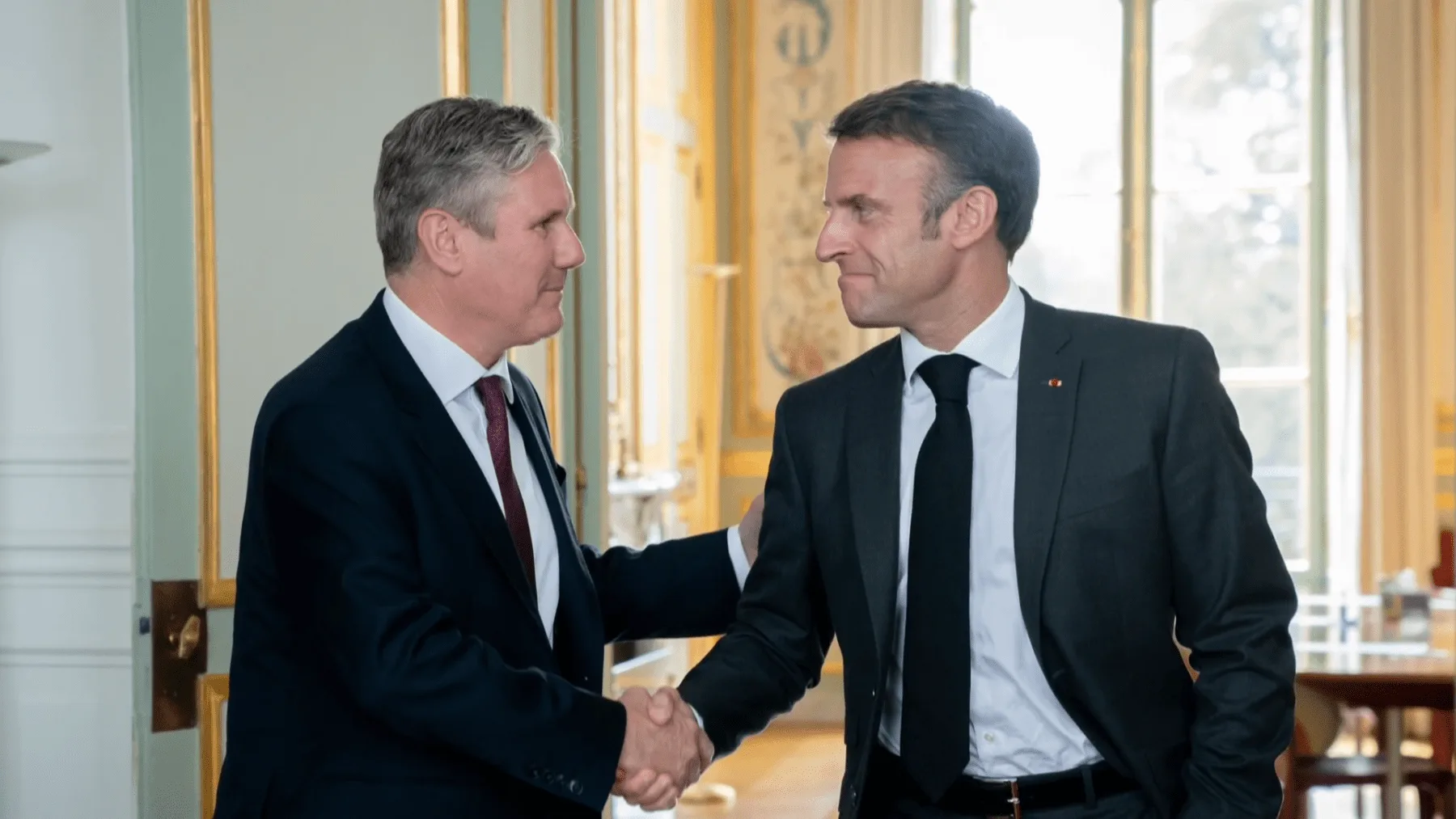 Starmer se reúne con Macron para intentar reforzar las relaciones entre el Reino Unido y Francia