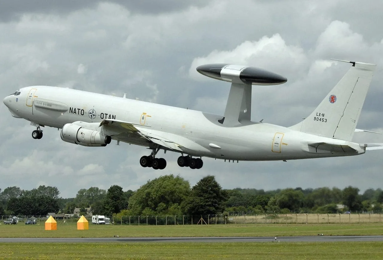 La OTAN incrementa vuelos de vigilancia sobre Rumanía ante amenaza aérea de Rusia