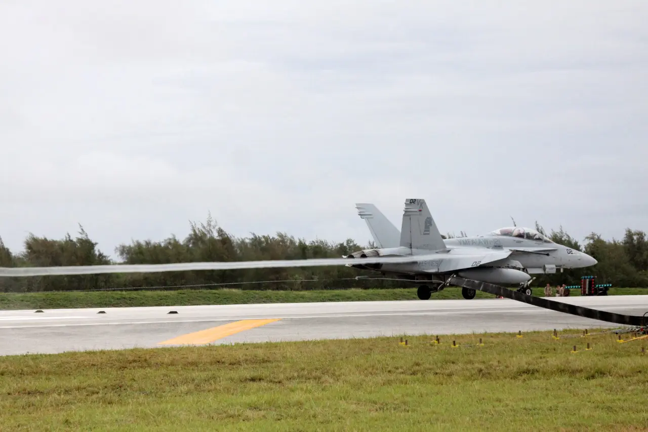 Imágenes satelitales muestran que Estados Unidos recupera un aeródromo en el Pacífico para un eventual conflicto con China