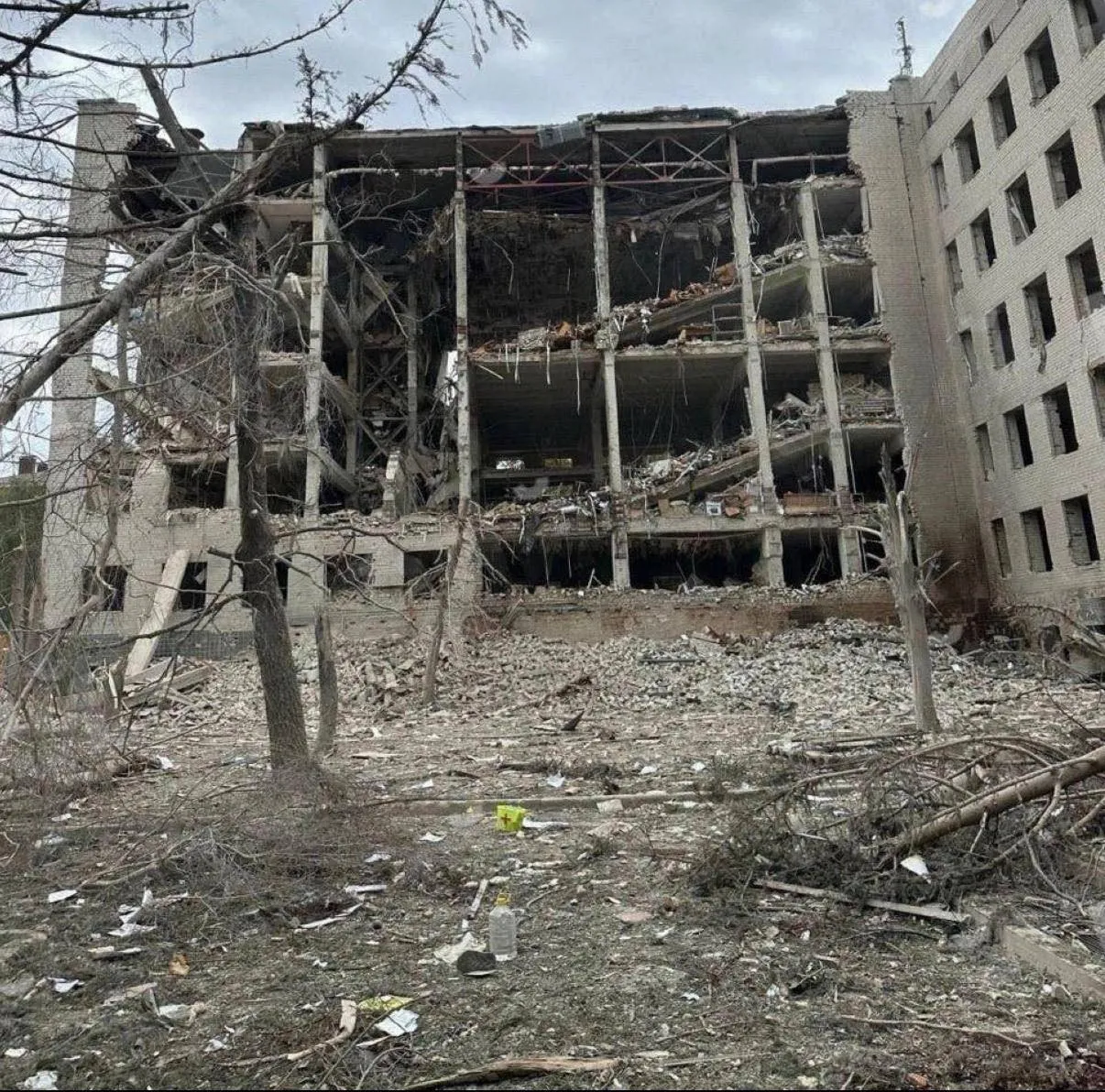 Asciende a 51 muertos y 270 heridos tras ataque de Rusia con misiles balísticos en Ucrania