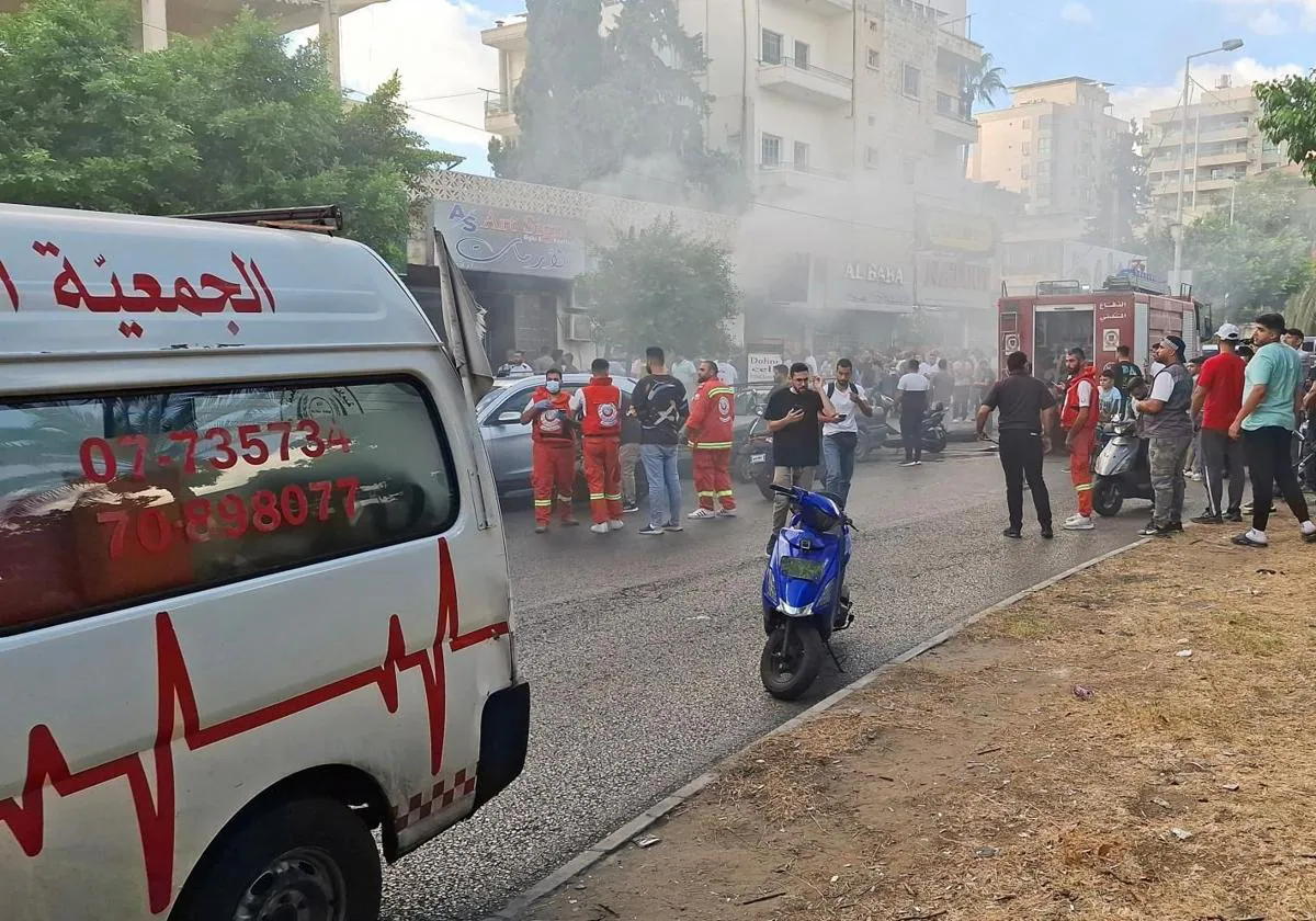 Tensión por nuevas explosiones en el Líbano: estallan walkie-talkies de Hezbolá y se reportan incendios en vehículos y viviendas