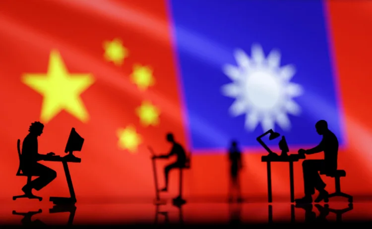 Small figurines with computers are seen in front of Chinese and Taiwanese flags in this illustration, August 6, 2022. REUTERS/Dado Ruvic/Illustration/ File Photo