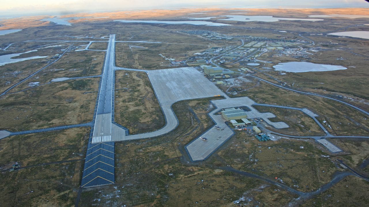 El Reino Unido asigna fondos para reparaciones críticas en la base militar de las Islas Malvinas