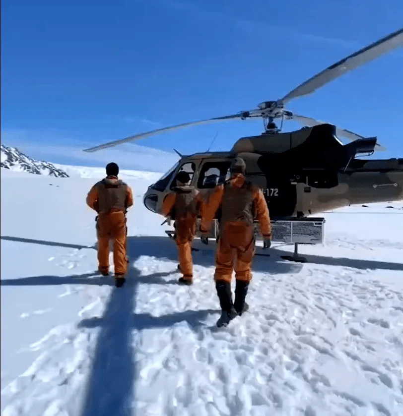 Chile realiza maniobras militares en zona en litigio con Argentina en Campos de Hielo Sur