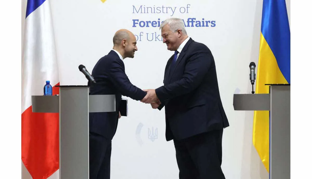 Francia afirma estar abierta a la idea de invitar a Ucrania a unirse a la OTAN