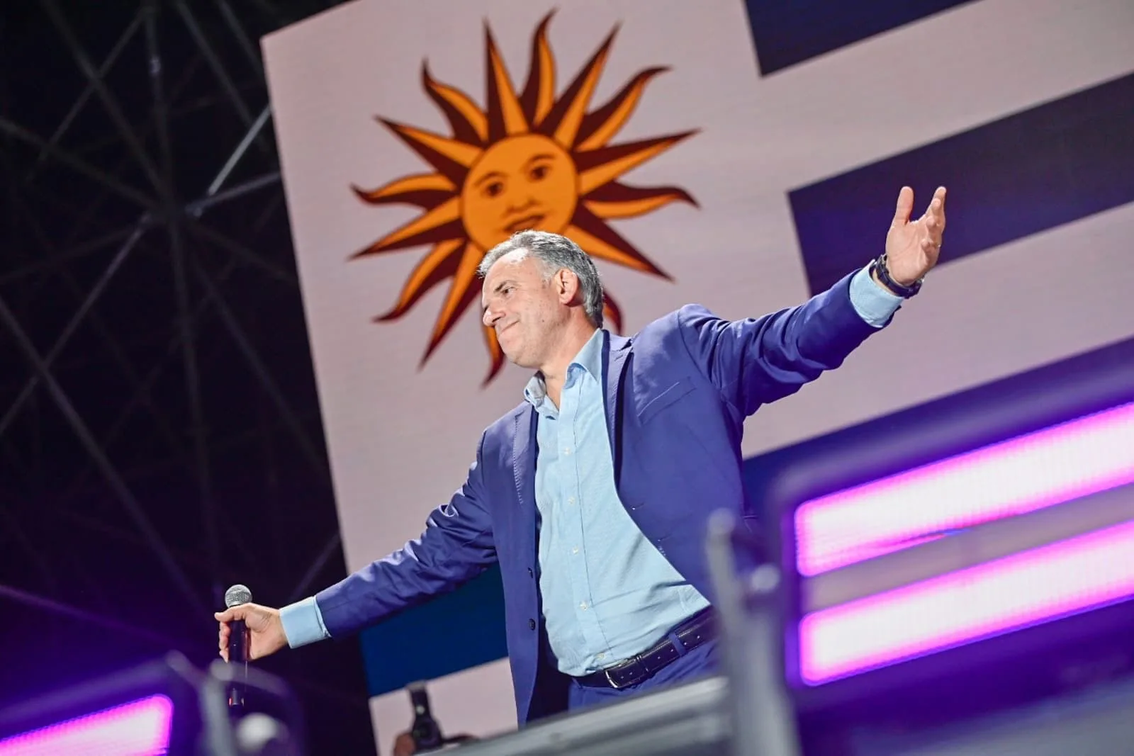 La izquierda lidera la primera vuelta de las elecciones presidenciales en Uruguay