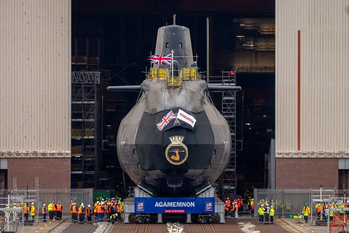 Con la Real Armada británica en crisis, el Reino Unido botó un nuevo submarino de ataque de propulsión nuclear