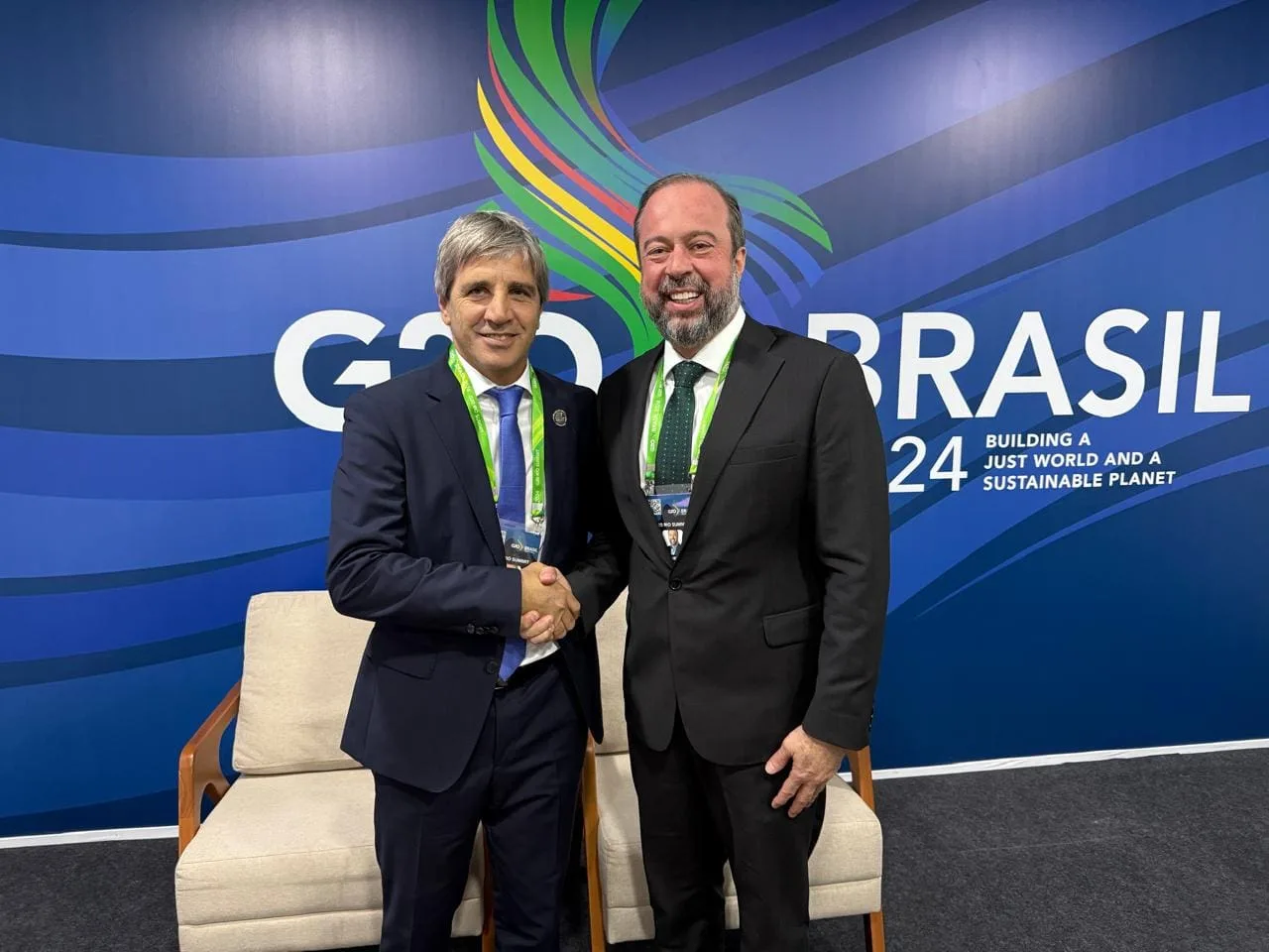 Silveira y Caputo firmando el memorando de entendimiento. Año 2024 Créditos/ Aechivo