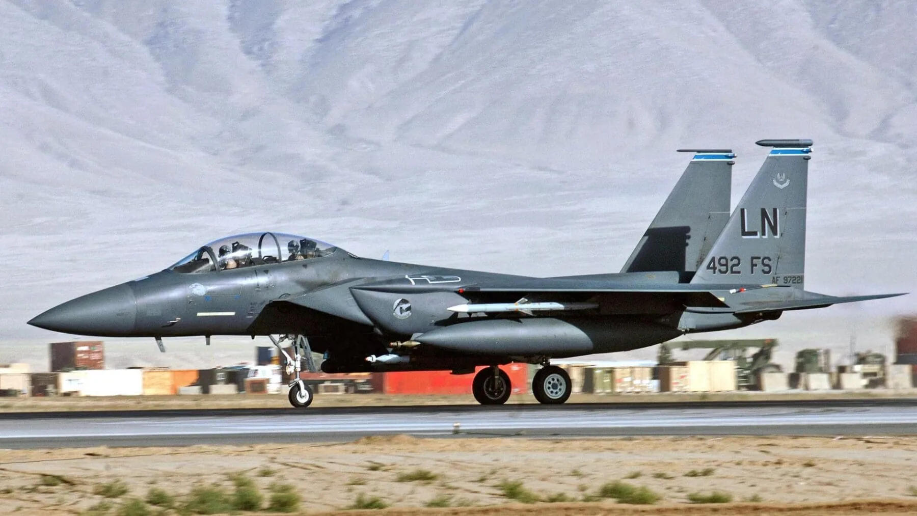 Estados Unidos refuerza su presencia militar en Medio Oriente con el despliegue de cazas F-15E