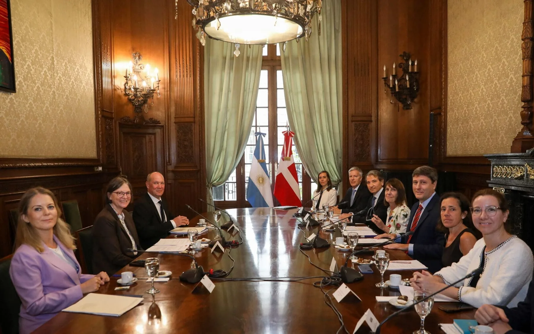 Entre F-16 y la OTAN, Argentina y Dinamarca avanzan en cooperación política y defensa