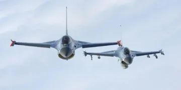 Estados Unidos desplegó aviones de combate F-16 tras detectar aviones militares de Rusia en Alaska