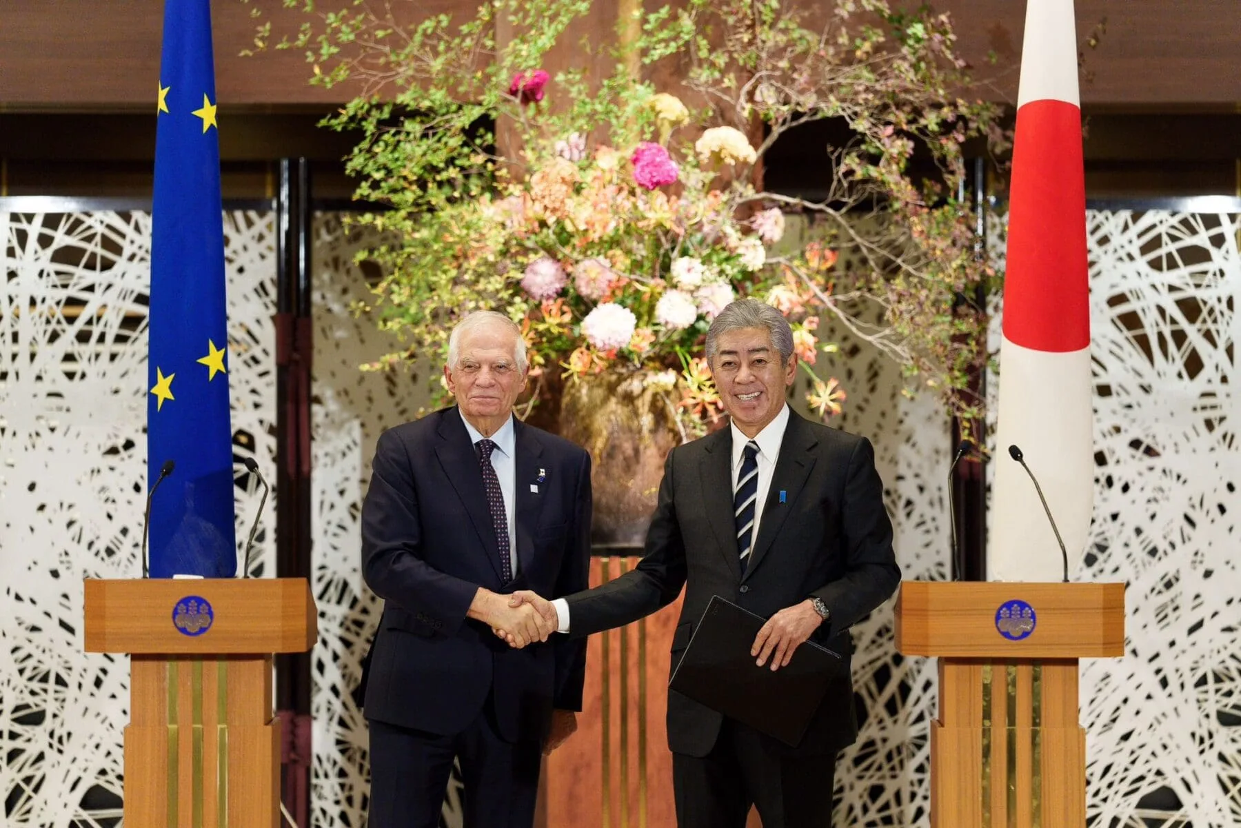 Japón y la Unión Europea firman acuerdo histórico de defensa frente a amenazas emergentes en Asia