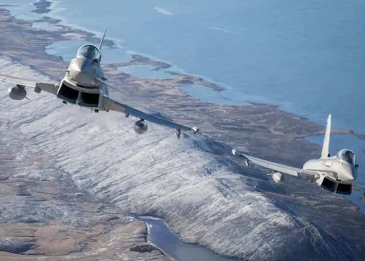 No 1435 Flight Typhoon FGR4, pareja volando sobre las Islas Malvinas durante un vuelo de entrenamiento rutinario (Imagen: MOD).
