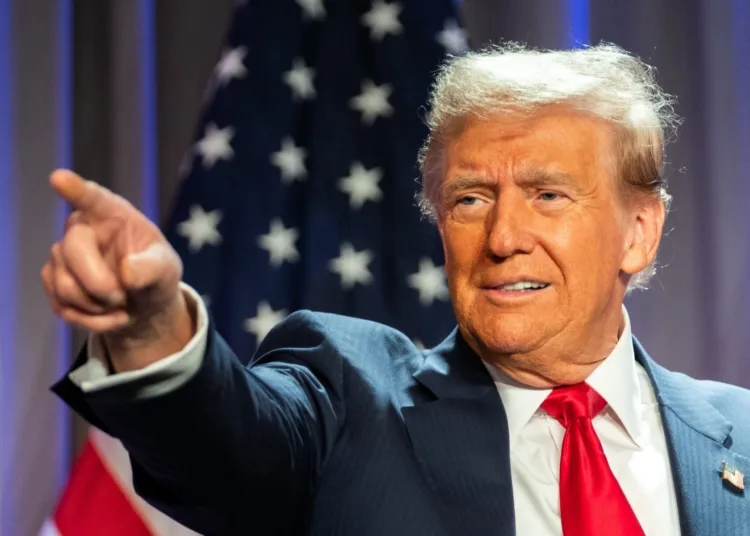 Washington (United States), 13/11/2024.- US President-elect Donald Trump gestures during a meeting with House Republicans at the Hyatt Regency hotel in Washington, DC, USA, 13 November 2024. EFE/EPA/ALLISON ROBBERT / POOL
