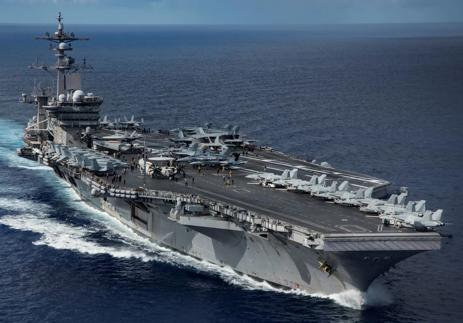 En medio de tensiones entre China y Taiwán, EE.UU. refuerza su presencia en el Pacífico con el portaaviones nuclear USS Carl Vinson equipado con más cazas F-35C