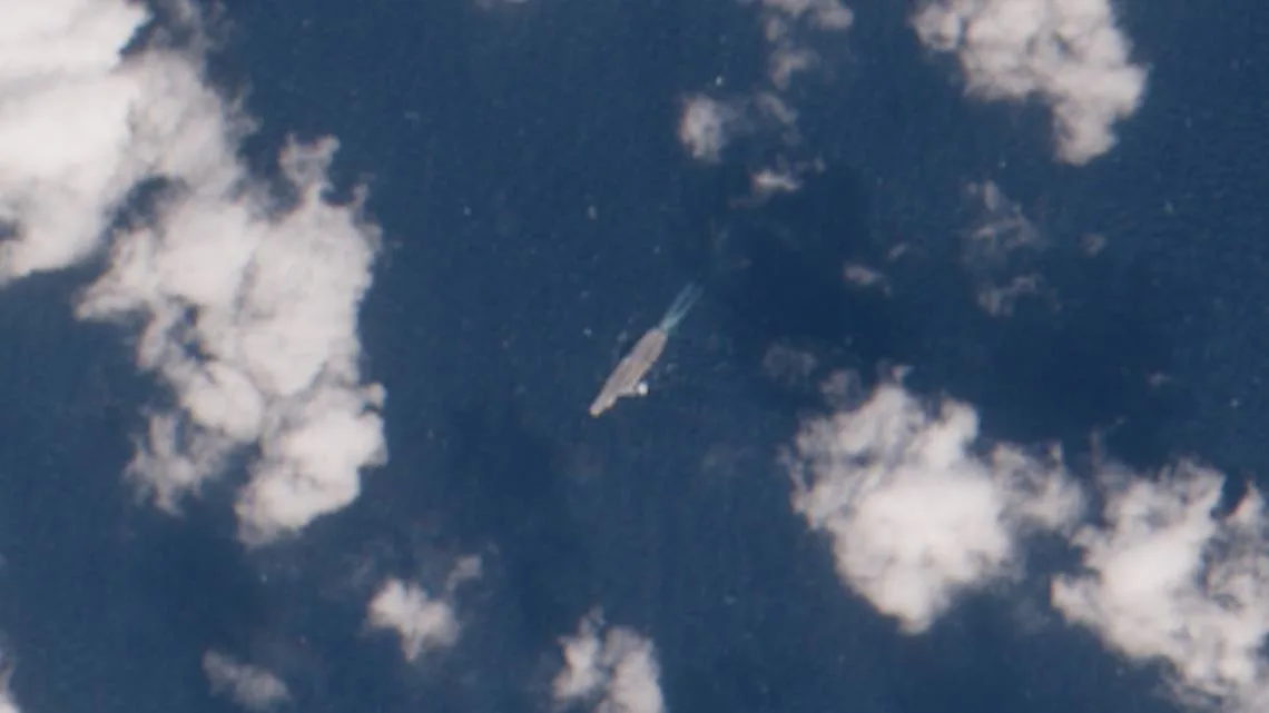 Un satélite europeo captó un portaaviones chino en una zona disputada con Vietnam y Filipinas en el Mar de China Meridional