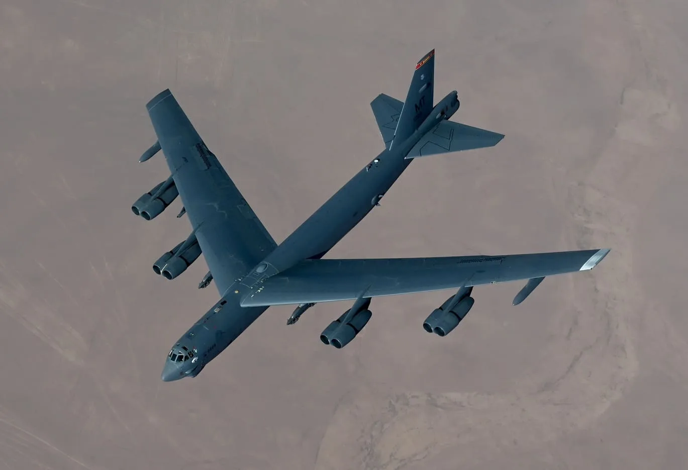 Tras la caída de Bashar al-Assad, bombarderos de EE.UU. atacan decenas de posiciones del Estado Islámico en Siria