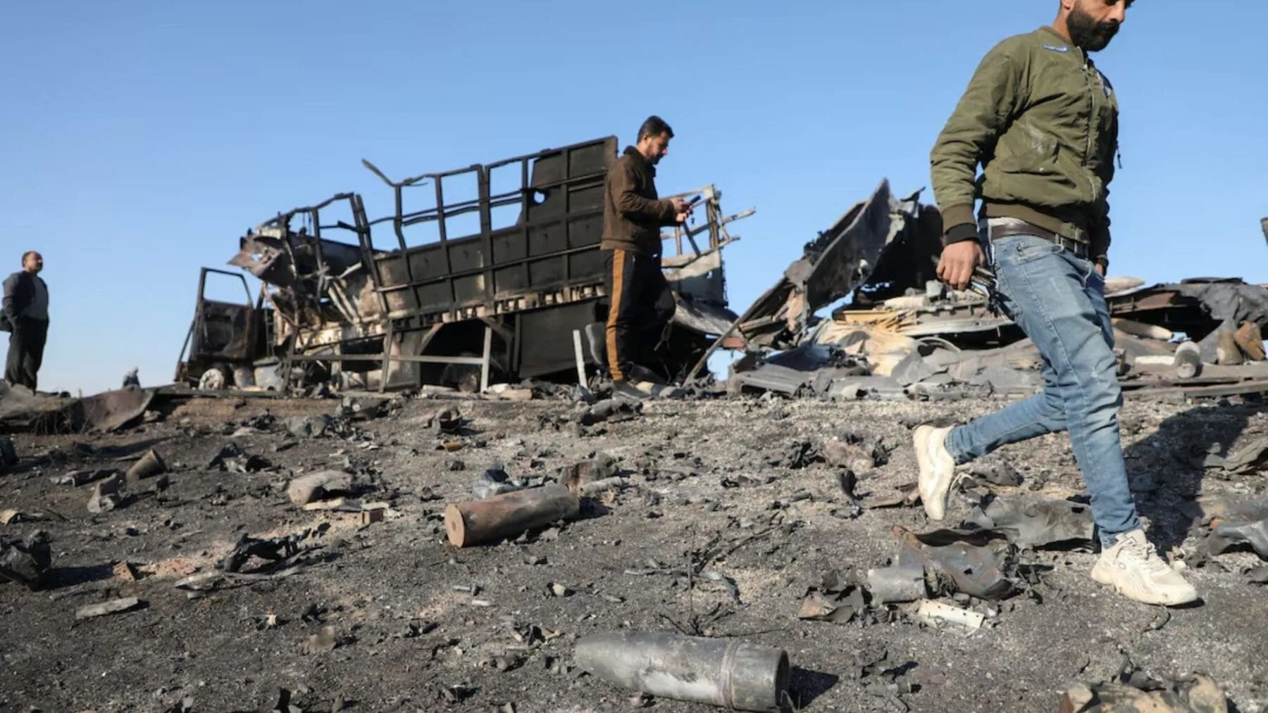 Los rebeldes en Siria empiezan a ocupar cargos gubernamentales posterior a la renuncia de Assad