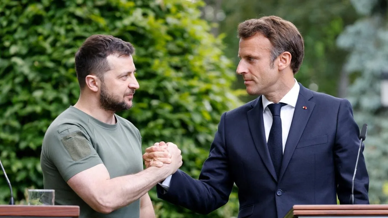 Zelenski conversa con Macron sobre el posible despliegue de tropas francesas en Ucrania