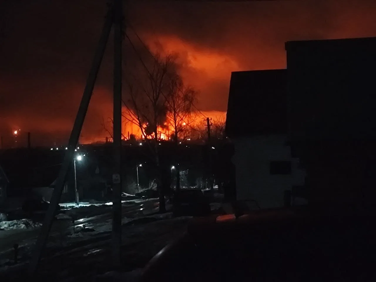 Una nueva oleada de drones ucranianos dañó una de las refinerías petroleras más importantes de Rusia