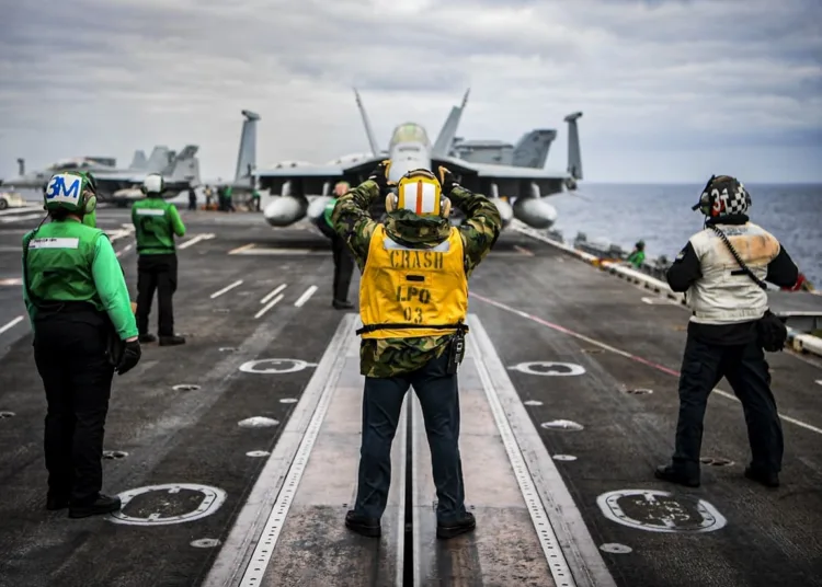 Dos aeronaves de Estados Unidos se accidentaron en el mar del Sur de China (U.S. Navy photo by Mass Communication Specialist 2nd Class Hannah Kantner)