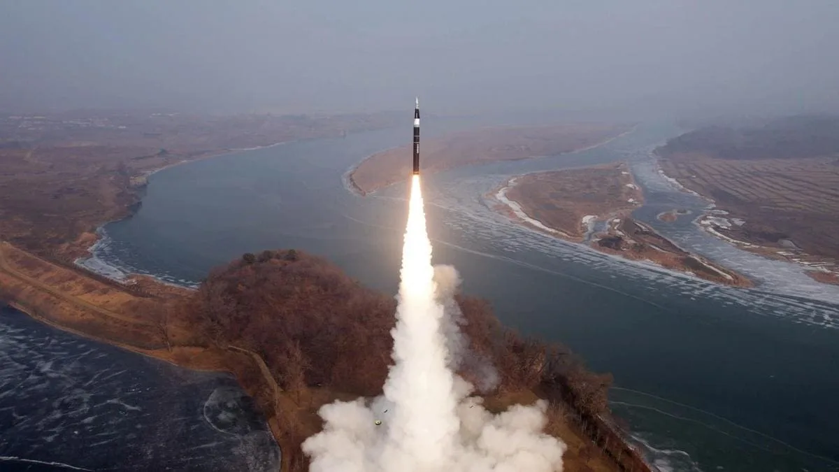 Corea del Norte intensifica las tensiones regionales con el lanzamiento de un misil hipersónico