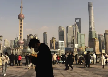 La economía china enfrenta desafíos de baja demanda interna y alto desempleo joven, entre otras amenazas / Créditos: archivo