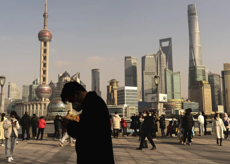 La economía china enfrenta desafíos de baja demanda interna y alto desempleo joven, entre otras amenazas / Créditos: archivo