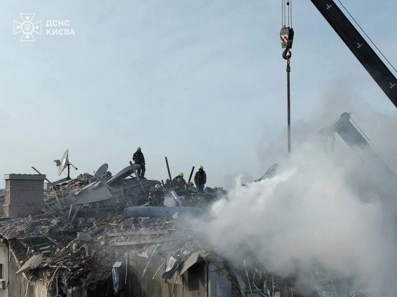 Zelenski promete un 2025 decisivo tras ofensiva masiva de drones de Rusia en Ucrania