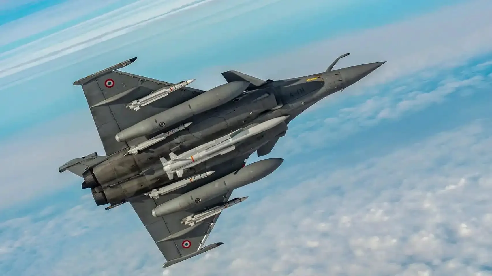 Francia evalúa la posibilidad de desplegar a sus cazabombarderos Rafale equipados con armamento nuclear en Alemania