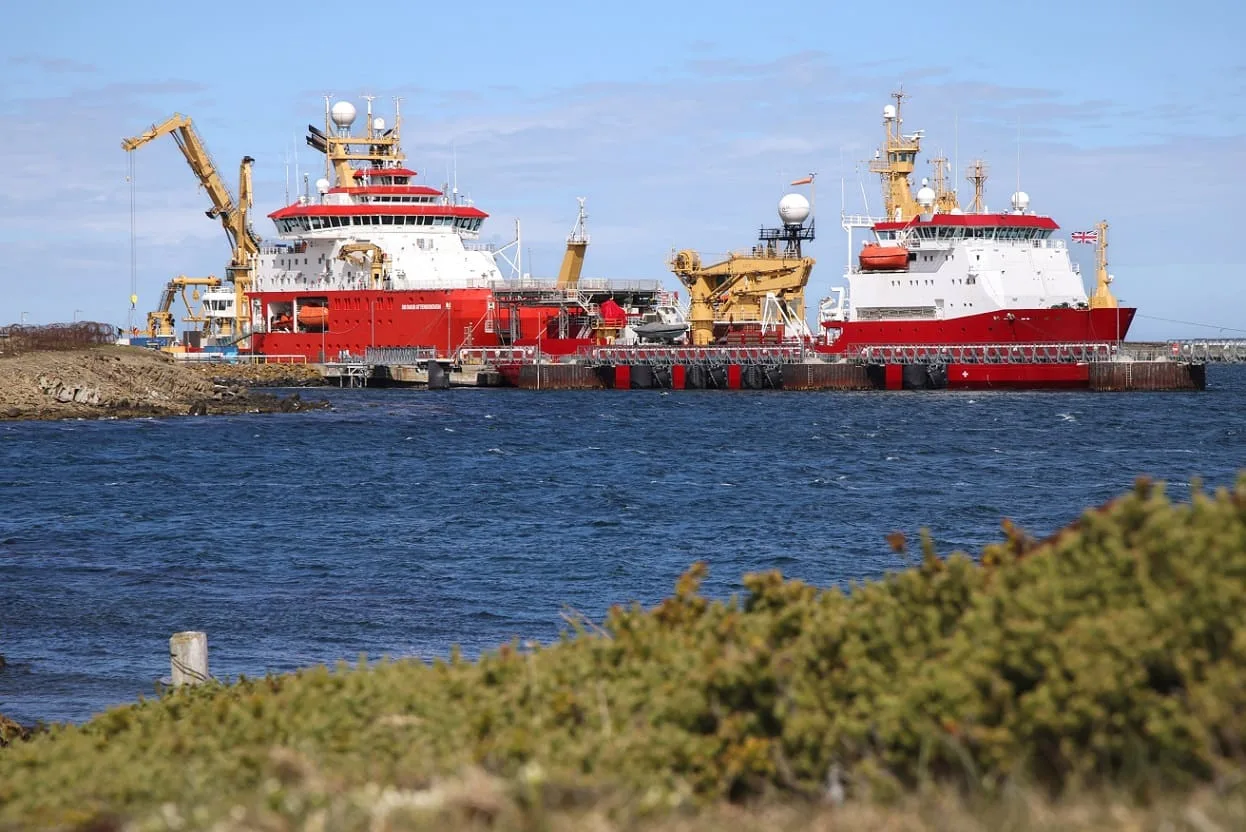 Buque británico investigación RRS Sir David Attenborough HMS Protector Reino Unido Malvinas Antártida Atlántico Sur 0