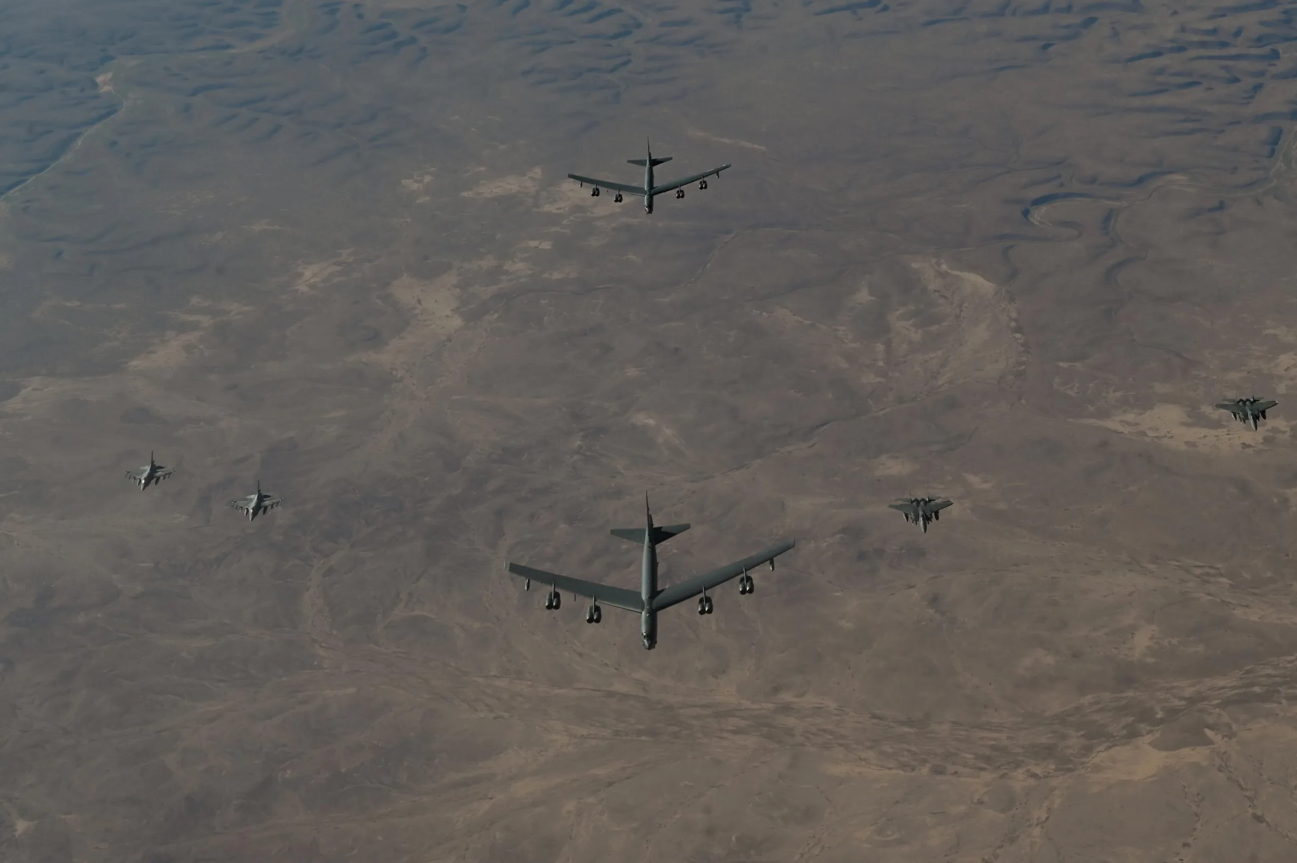 Estados Unidos realiza ejercicios militares con bombarderos en Medio Oriente