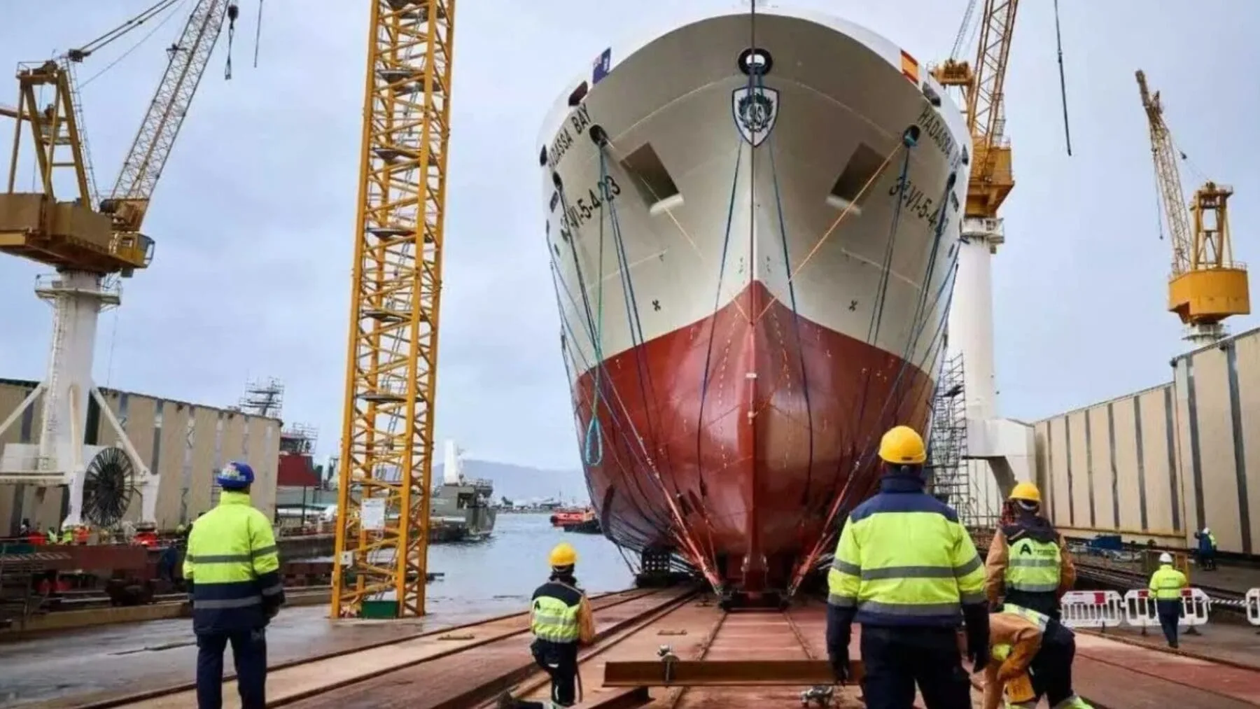 El gobierno ilegal de Malvinas celebra la llegada de un nuevo buque pesquero para explotar los recursos marítimos de las Islas