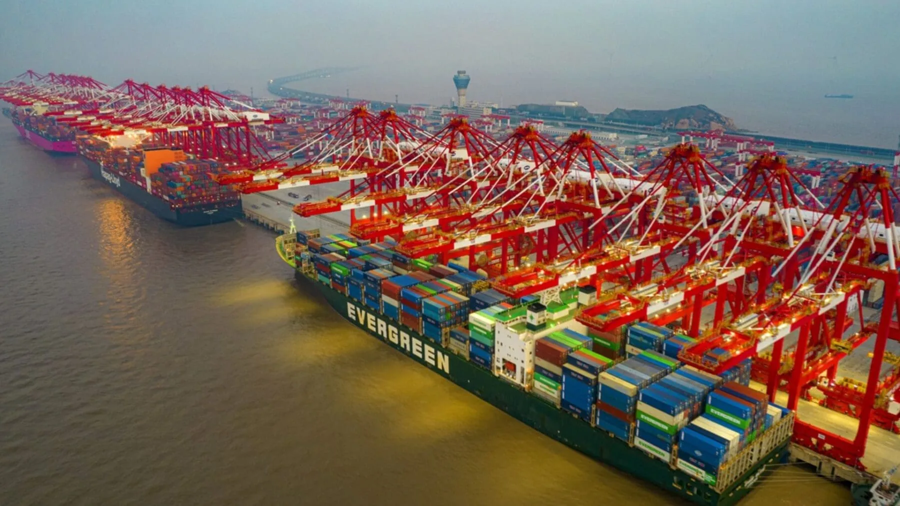 China reforzará su flota de buques comerciales con pedidos que ascienden a miles de millones de dólares