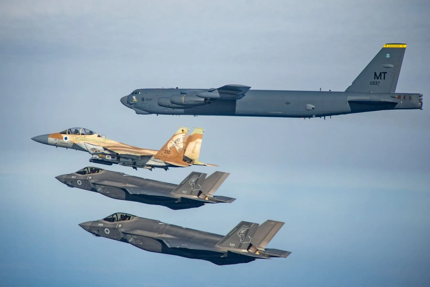 Fuerza Aérea de Israel y Fuerza Aérea de EE.UU. realizan ejercicios con F-35 y B-52 en medio de tensiones regionales