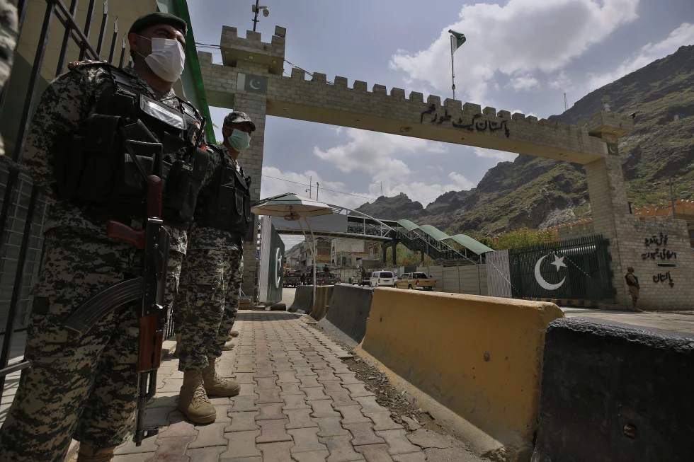 Afganistán y Pakistán reabren su principal cruce fronterizo luego de casi un mes
