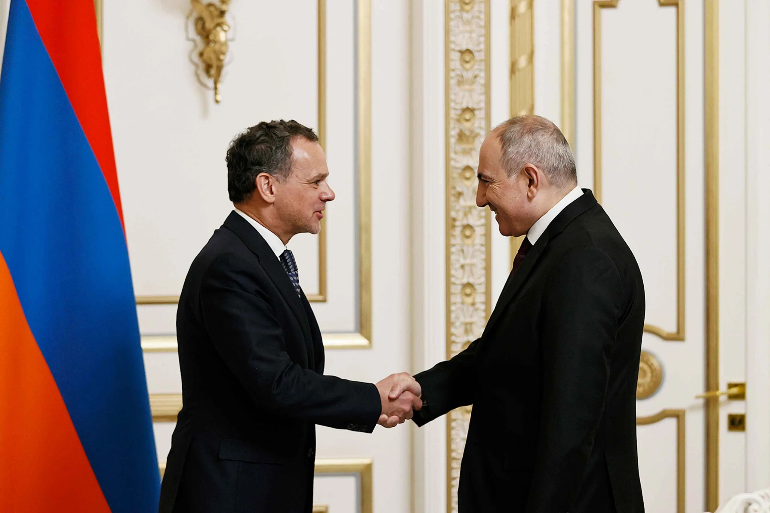 Armenia y Azerbaiyán acuerdan un tratado de paz tras casi 40 años de conflicto